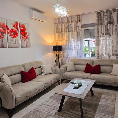 Grace'S Centre Apartment Shkodra Exterior foto